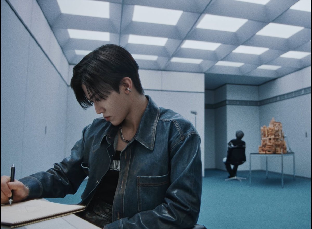 the813Degrees's tweet image. อมก กุร้องไห้อะ ลุคพี่แจมินดีมากกกกกก ใส่เสื้อยีนส์แล้วเจาะหู ทรงผมโคตรเท่ ไอเหี้ยยยยยย