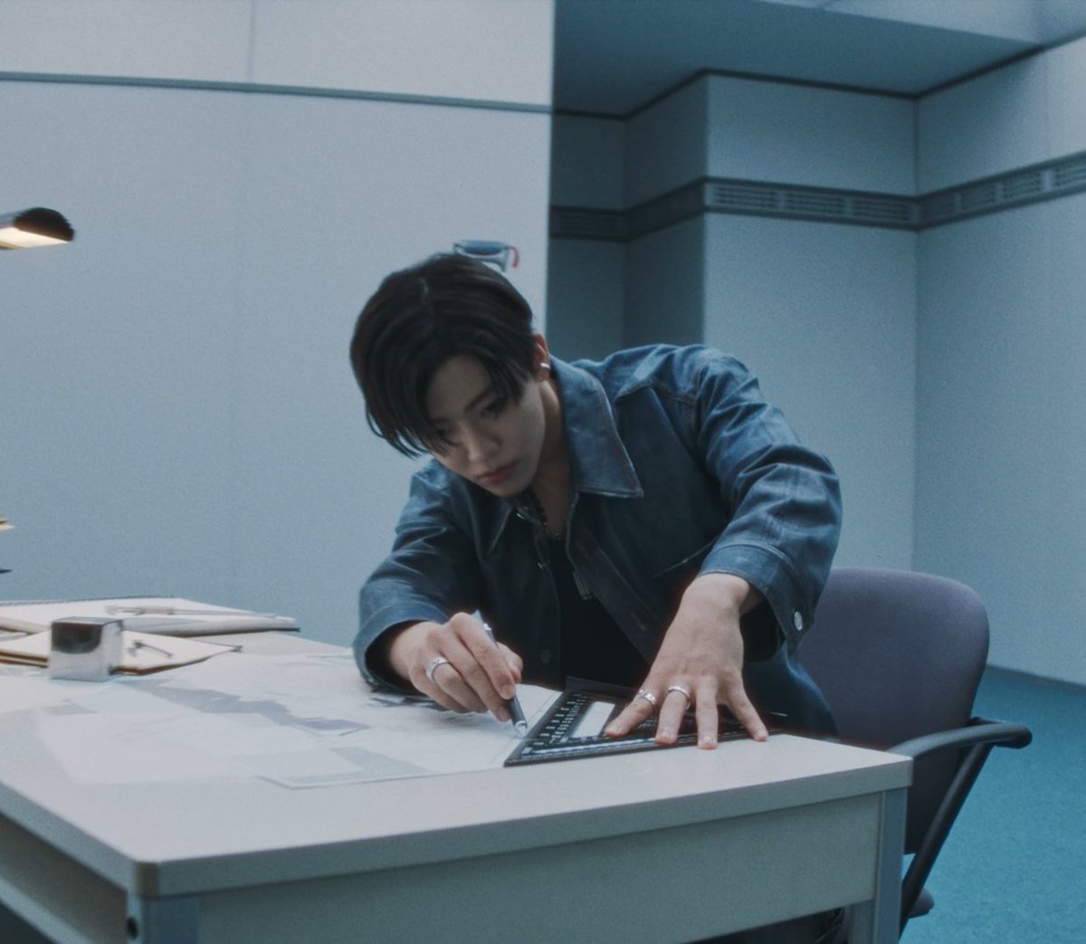 the813Degrees's tweet image. อมก กุร้องไห้อะ ลุคพี่แจมินดีมากกกกกก ใส่เสื้อยีนส์แล้วเจาะหู ทรงผมโคตรเท่ ไอเหี้ยยยยยย