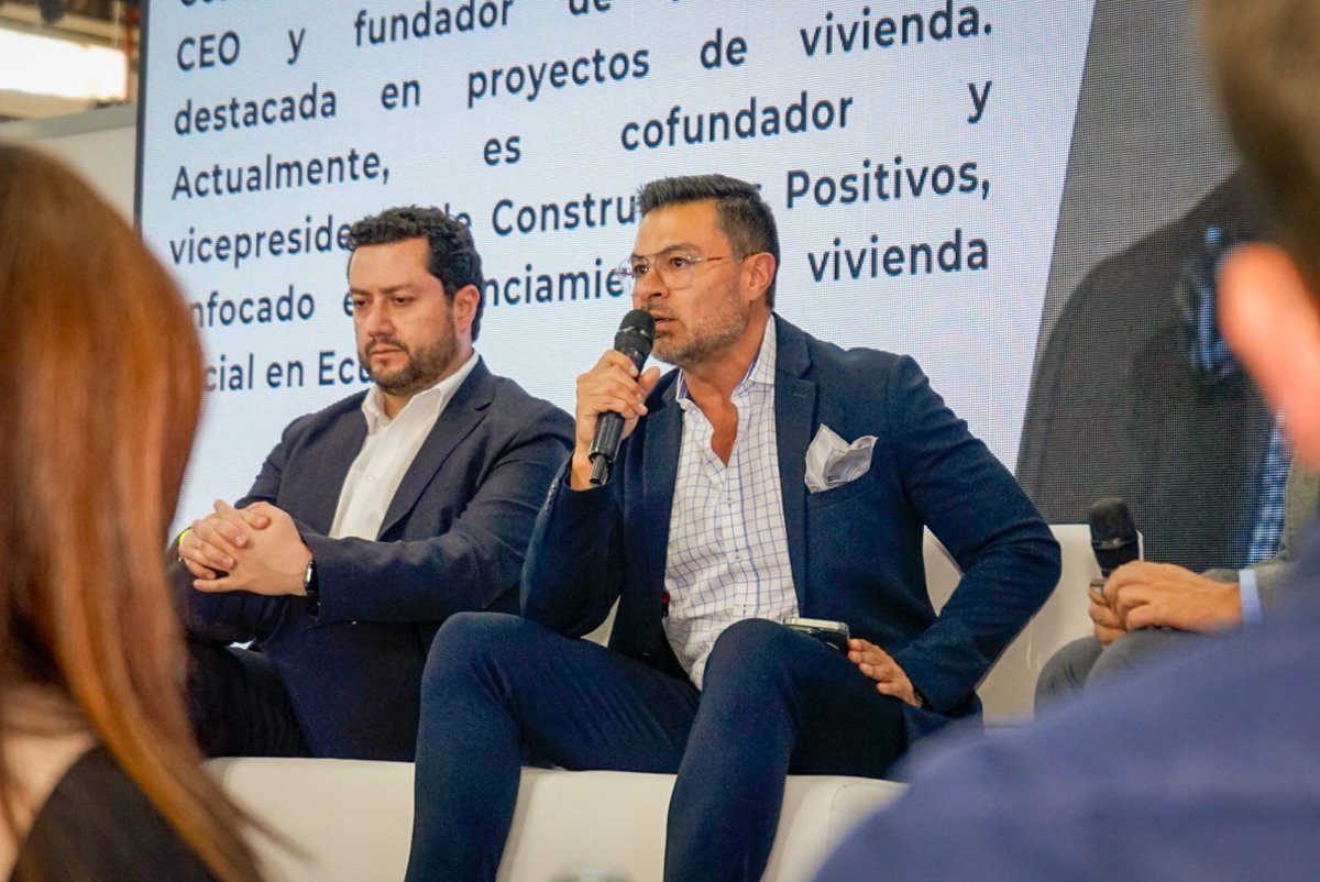 Además se analizó la situación del financiamiento en el Ecuador. El rol del Biess, de la banca privada y el futuro del programa de financiamiento 5-25-5 y se propusieron alternativas en el marco del mercado de valores, mercado secundario de hipotecas, fondos verdes, entre otros.