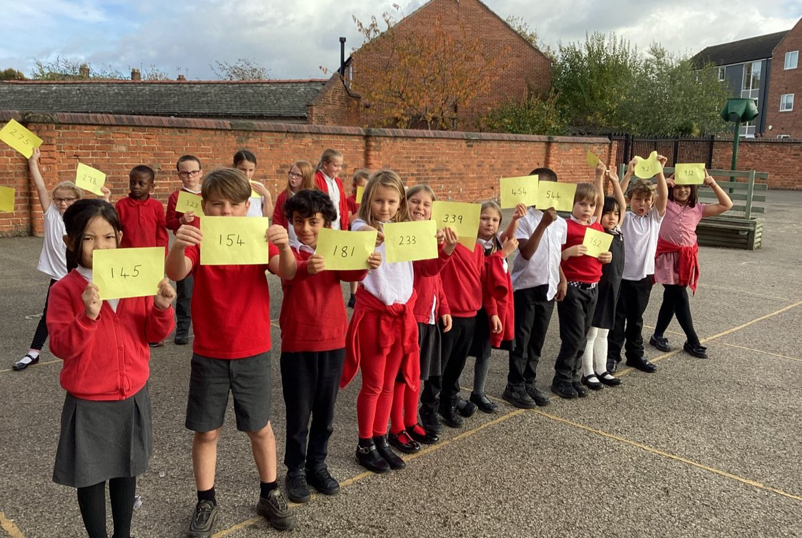_MrsMac_'s tweet image. Gillygate @HaxbyRoad took their learning outside this week to practise ordering numbers #MakeMathsFun
