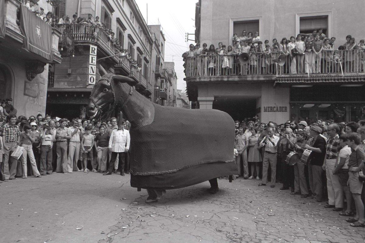 La mulassa “Boja” a la Festa Major de Vilafranca del Penedès. 31 d’agost del 1975. 

🗄️📸 Arxiu Comarcal de l’Alt Penedès, Fons de Jordi Valls 

#arxiu #vilanovailageltru #vilafrancadelpenedes #mulasses #festamajor #altpenedes #garraf