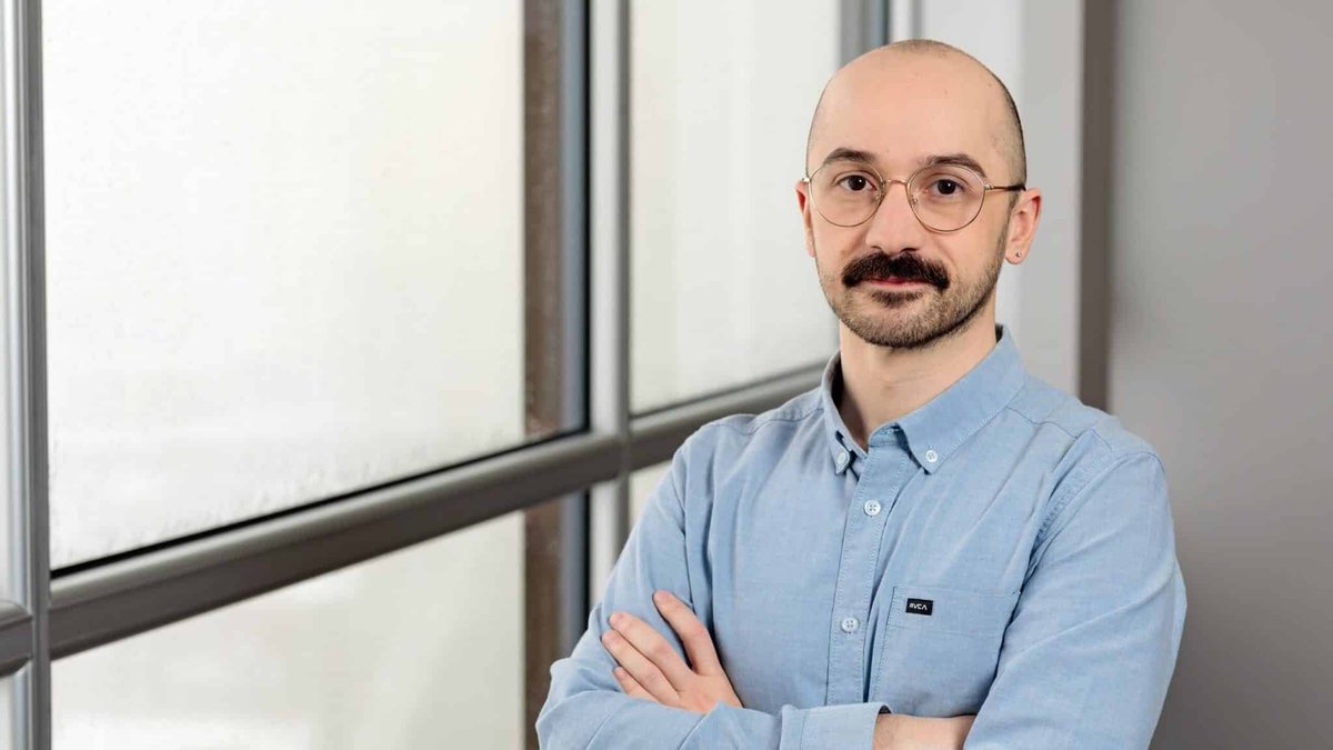 Entrevue avec Samuel Lamoureux, chercheur et professeur en communication à la <a href="/TELUQ/">Université TÉLUQ</a>. Des propos qui touchent le journalisme, les médias, les conditions de travail et la santé mentale des journalistes au Canada et dans le monde francophone. reportersdespoirs.org/sante-mentale-…