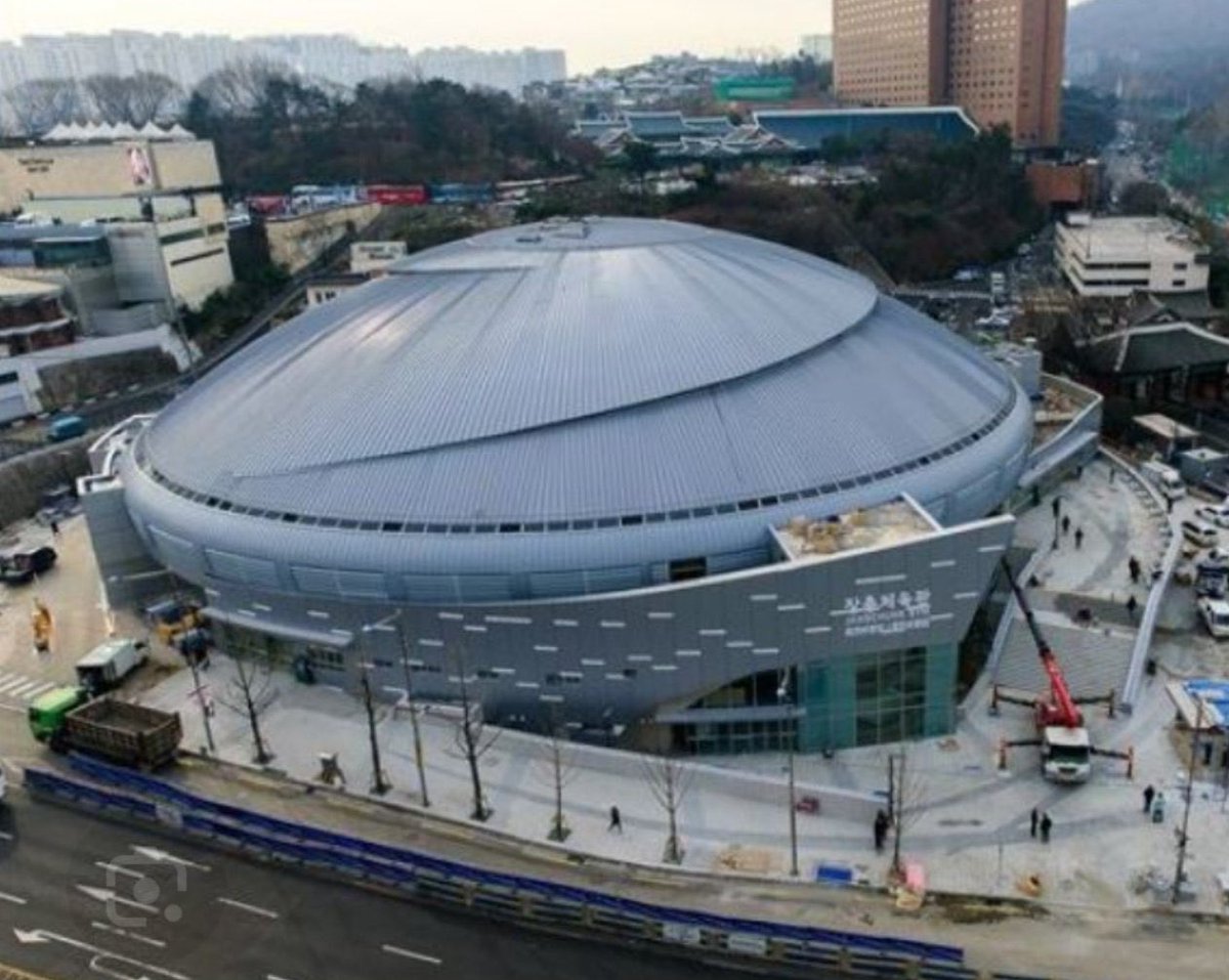btschartsxdaily's tweet photo. 📊| #JIN’s “Happy” special stage will held on Jangchung Arena with a capacity 4.5k! https://t.co/0QlYAPbQzt