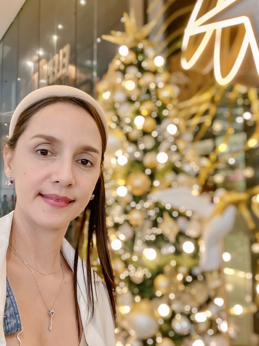 kunjunim's tweet image. Strolling through the stunning Podium mall, all decked out in festive gold and cream Christmas decor. 🎄✨ Feeling the holiday magic! #PodiumMall #ChristmasVibes #HolidayDecor #GoldAndCream #FestiveFeels #HolidayMagic #ManilaSights