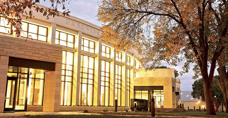 TRANSFERS &amp; UNCOMMITTED 2025s 🥎 

Ottawa University (NAIA - Ottawa, KS) is looking for transfers and uncommitted 2025’s. 

✔️ Beautiful Facilities
✔️ Family Atmosphere
✔️ Scholarship Opportunity 
✔️ Smaller Class Sizes
✔️ Standard of Excellence

Message me if you’re interested