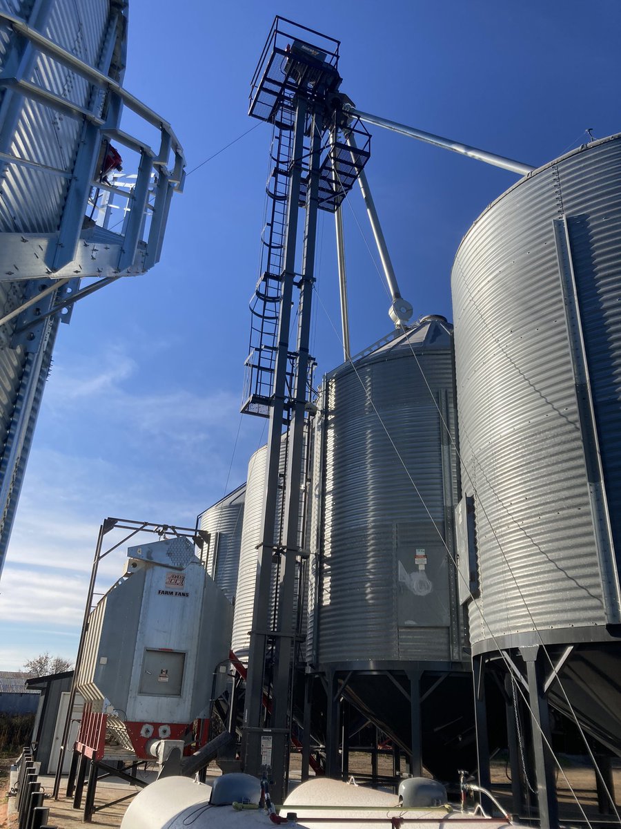 PDevloo's tweet image. First yr with the dryer, what’s the usual clean up procedure, also should I cover the fan so it doesn’t spin in the wind?