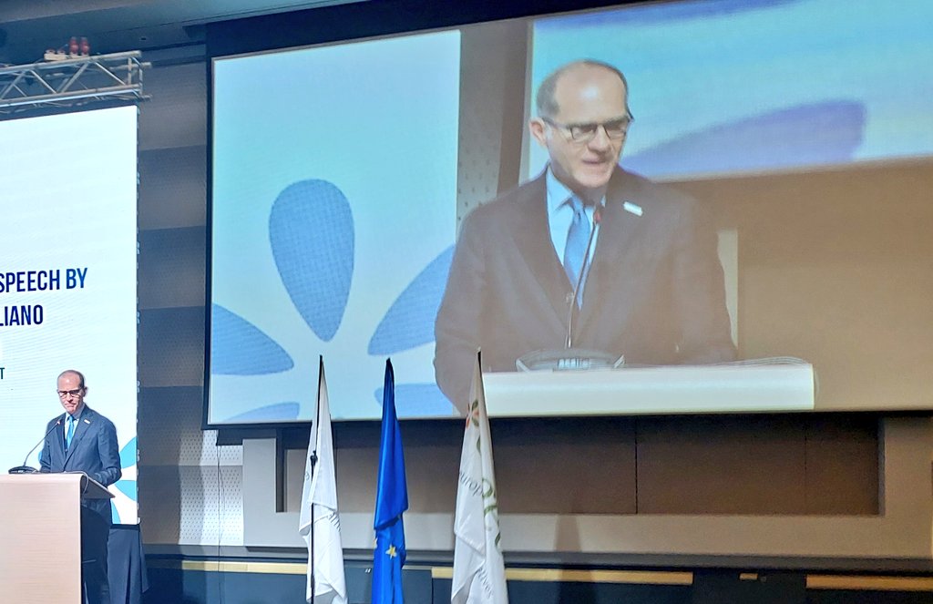 <a href="/Cia_Bxl/">Cia_ Bruxelles</a> <a href="/ConfagriBxl/">Confagricoltura Bruxelles</a> <a href="/ElliTsiforou/">Elli Tsiforou</a> <a href="/jb_2833/">Jeanbaptiste Boucher</a> <a href="/xenias_EU/">Ksenija Simovic</a> <a href="/patrickpagani1/">Patrick Pagani</a> <a href="/UmbertoDP/">Umberto Di Pasquo 🇪🇺🇮🇹🏴󠁧󠁢󠁳󠁣󠁴󠁿 #FBPE</a> <a href="/masgiansanti/">Massimiliano Giansanti</a> <a href="/ChLambert_FICT/">Christiane Lambert</a> <a href="/FNSEA/">La FNSEA</a> Closing speech of the 11th edition of #FarmersCongress24 by Copa President <a href="/masgiansanti/">Massimiliano Giansanti</a> with key 🔟 take away points👇👇👇

1️⃣ Adequate budget to meet the challenge
2️⃣ No to #Mercosur deal
3️⃣ #Ukraine- farmers shouldn't be left carrying the burden
4️⃣Immediate actions on the food