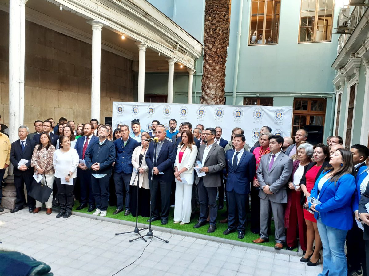 Participamos del encuentro convocado por Monseñor Chomalí, para bendecir a los candidat@s que participarán en las elecciones este fin de semana. La invitación fue a promover la unidad, el diálogo, el trabajo colaborativo y honesto para recuperar la confianza de la ciudadanía.