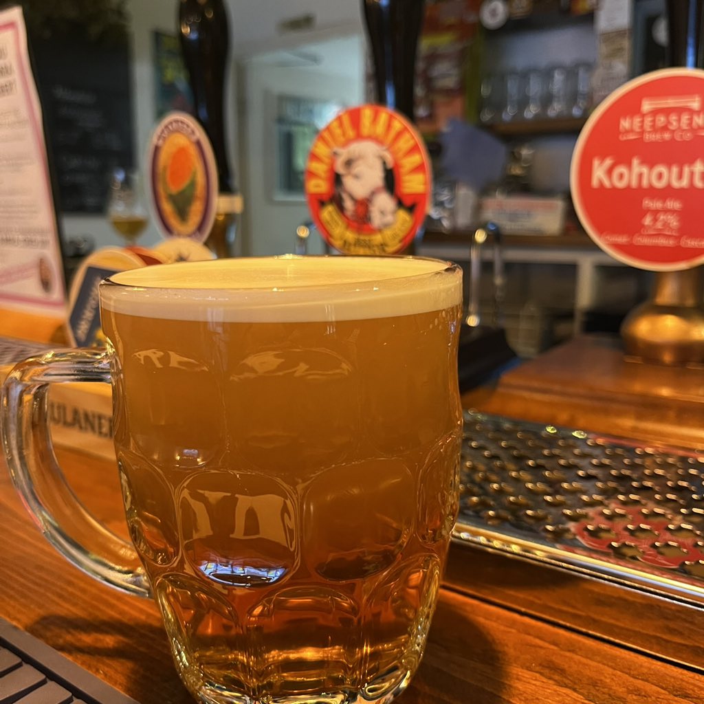 It’s a glorious moment when your local has Bathams on! 🥰 will be busy here later!