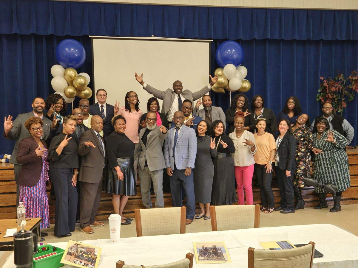 Celebrating our High School Principals!! On behalf of the Area 3 Team, we thank you for your incredible leadership and dedication which make a lasting impact on our schools and community!! docs.google.com/presentation/d…