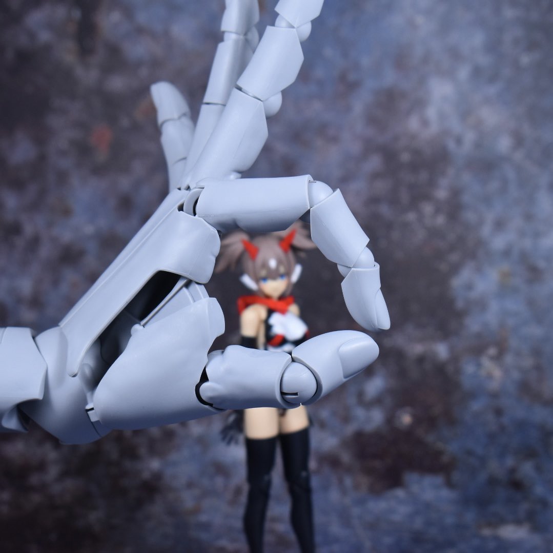 ywywmodeler's tweet image. コトブキヤのハンドモデルは絵を描く人以外にも『手を写した写真を撮りたいけど、自分の手は使いたくない！』って人にも役立つんですねぇ