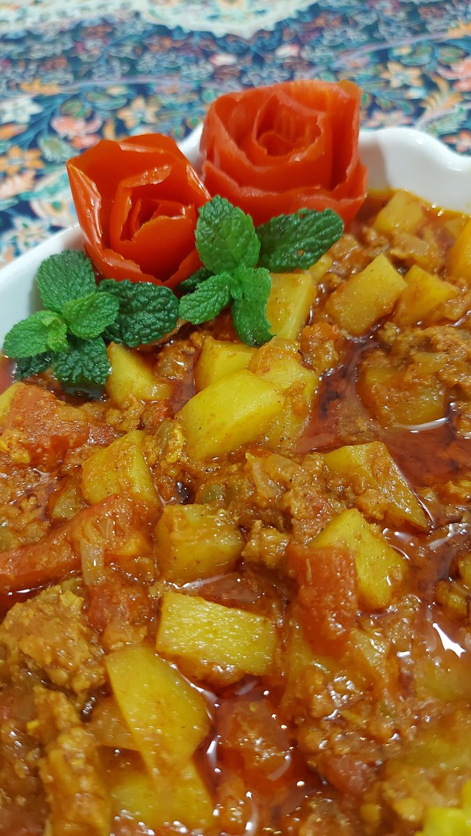 PvCookingCom's tweet image. The ground beef vavishka is made from potatoes and tomatoes with peace and harmony for when relaxation is required

recipe: pvcooking.com/47-vavishka-re…

#Vavishka #HomeCooking #IranianFood #EasyMeals #Gilan #Iran