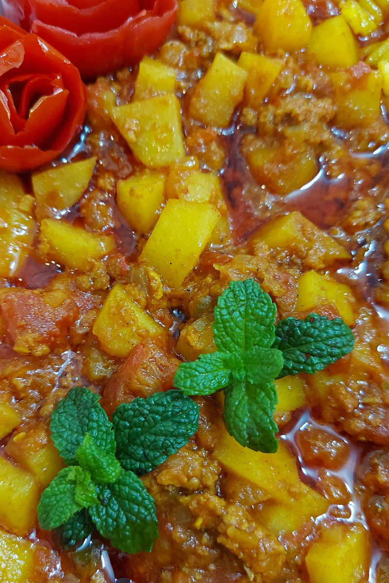 PvCookingCom's tweet image. The ground beef vavishka is made from potatoes and tomatoes with peace and harmony for when relaxation is required

recipe: pvcooking.com/47-vavishka-re…

#Vavishka #HomeCooking #IranianFood #EasyMeals #Gilan #Iran