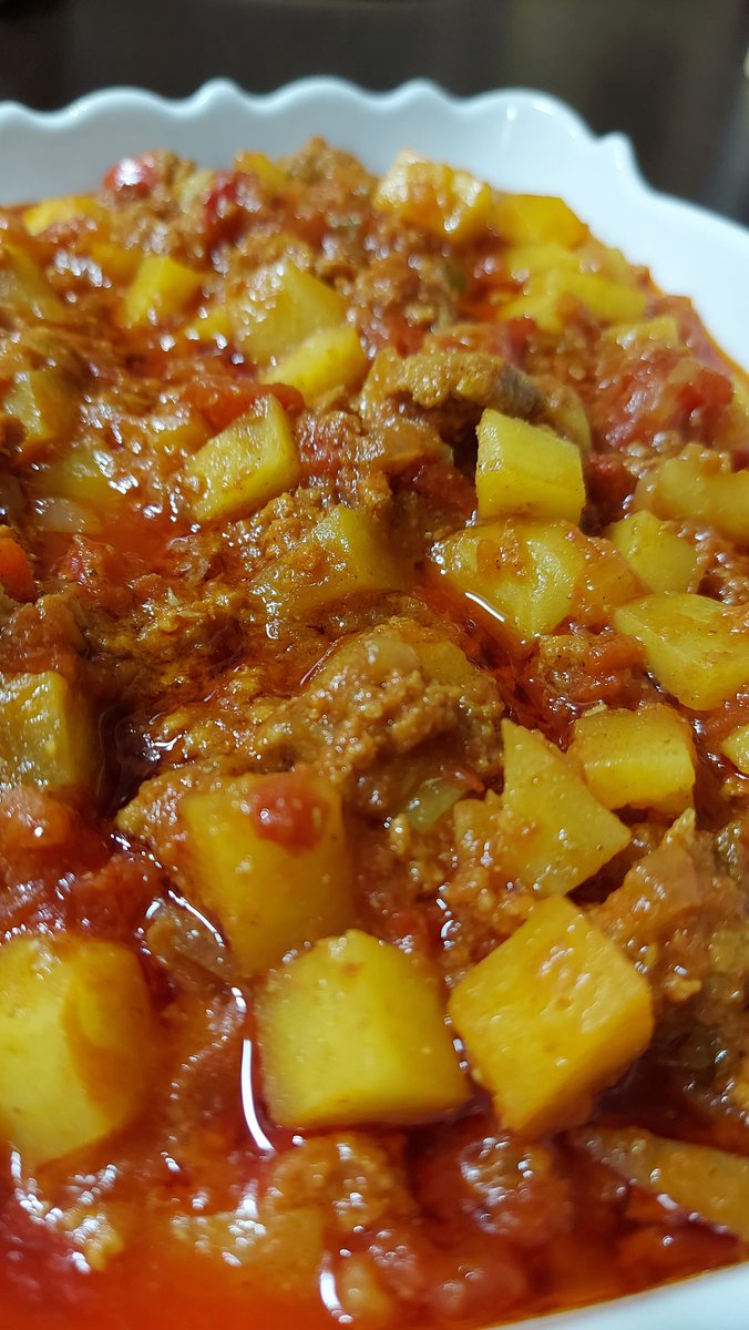 PvCookingCom's tweet image. The ground beef vavishka is made from potatoes and tomatoes with peace and harmony for when relaxation is required

recipe: pvcooking.com/47-vavishka-re…

#Vavishka #HomeCooking #IranianFood #EasyMeals #Gilan #Iran