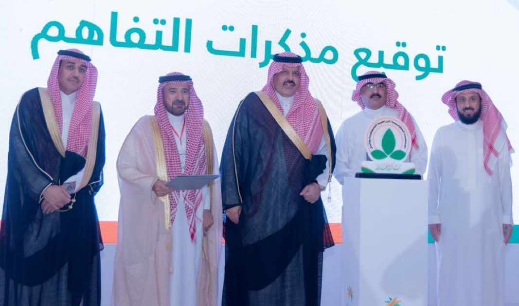 “رعى صاحب السمو الملكي #الامير_عبدالعزيز_بن_سعد_بن_عبدالعزيز - أمير منطقة حائل حفل افتتاح ملتقى الجمعيات التعاونية في المملكة 2024، وقد كرم سمو الامير #الشيخ_أحمد_الكلي رئيس تعاونيات الرهوة متعددة الاغراض والاسكان بمنطقة الباحة على مشاركته المتميزة وتراسة لحلقة من حلقات النقاش