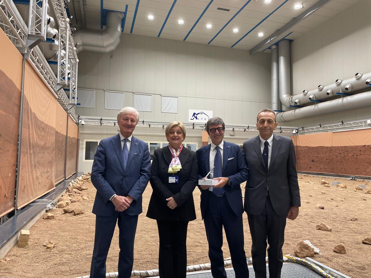 Raccontare quello che facciamo è sempre un privilegio per noi. Oggi abbiamo avuto l'opportunità di farlo durante la visita in <a href="/ALTECSpace/">ALTEC</a> del Ministro del <a href="/MinLavoro/">Ministero Lavoro</a> #MarinaCalederone e della sua delegazione.
