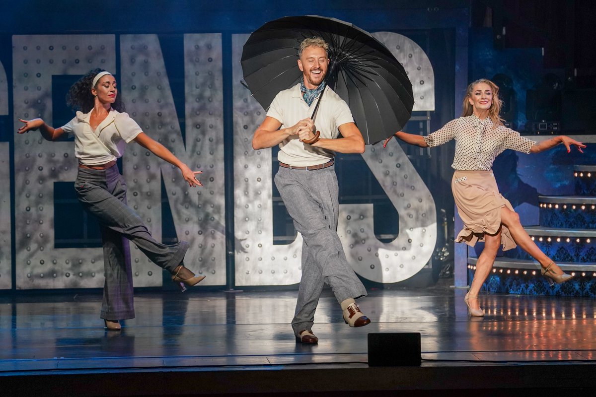 REVIEW
​✭✭✭✭✭ 5/5
​LEGENDS OF THE DANCE FLOOR
22nd October 2024
Cliffs Pavilion, Southend
Strictly Legends Reunite for New Dance Floor Spectacular
southendtheatrescene.com/legendsoftheda…