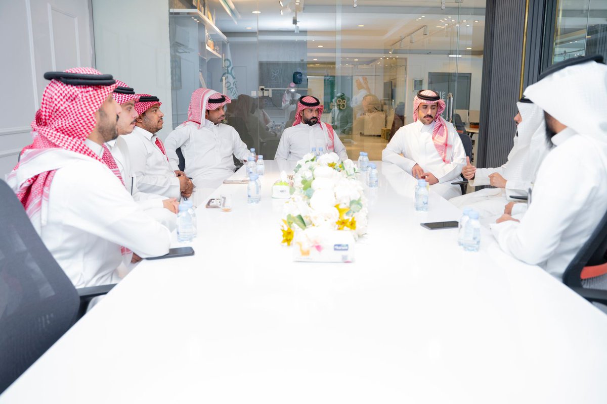 t_almohaffar's tweet image. سعدنا اليوم بزيارة جمعية رفاق لبحث سبل التعاون المشترك وتعزيز الشراكات التي تسهم في تحقيق الأهداف المشتركة ، ونتطلع إلى مزيد من العمل المثمر الذي يعزز الابتكار والتطور في مجالاتنا المختلفة .
كل الشكر على حسن الاستقبال
@aytamhail