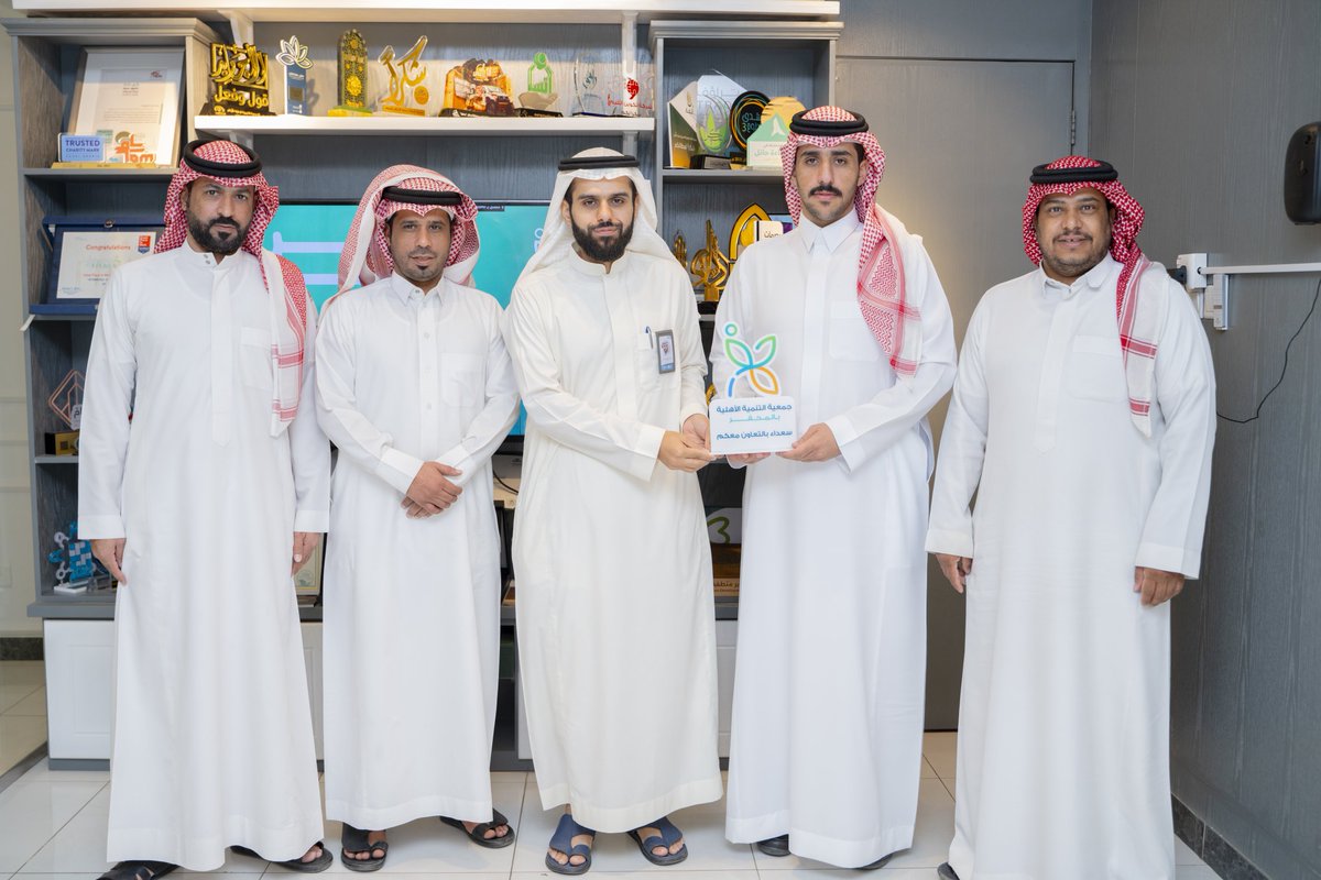 t_almohaffar's tweet image. سعدنا اليوم بزيارة جمعية رفاق لبحث سبل التعاون المشترك وتعزيز الشراكات التي تسهم في تحقيق الأهداف المشتركة ، ونتطلع إلى مزيد من العمل المثمر الذي يعزز الابتكار والتطور في مجالاتنا المختلفة .
كل الشكر على حسن الاستقبال
@aytamhail