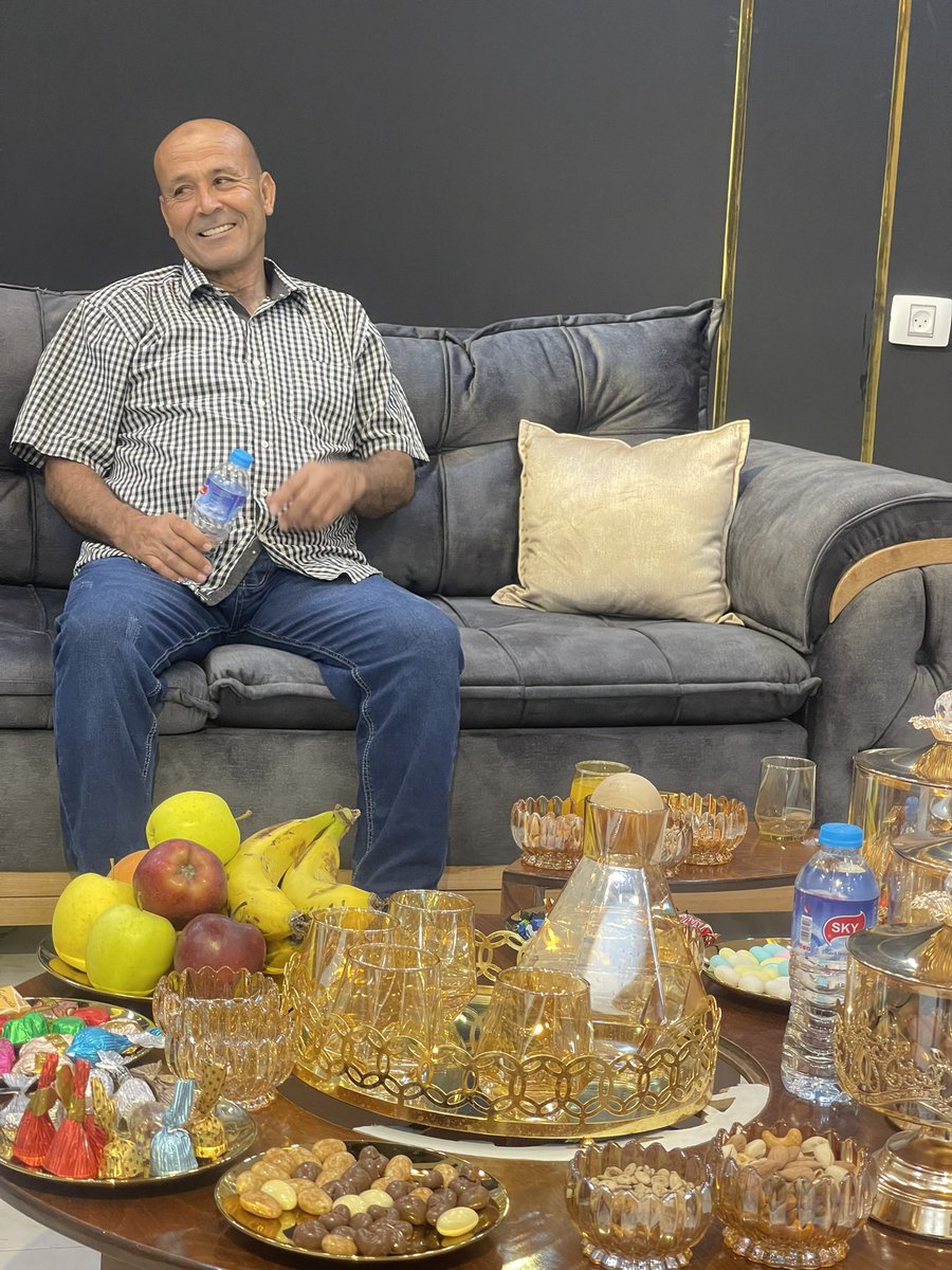 Kahlout9's tweet image. انا ادفع عمري كلو 
واحضن بابا  ...
بابا محاصر في مشروع بيت لاهيا ادعوا له 
يلعن الحرب ما ابشعها ... 💔💔