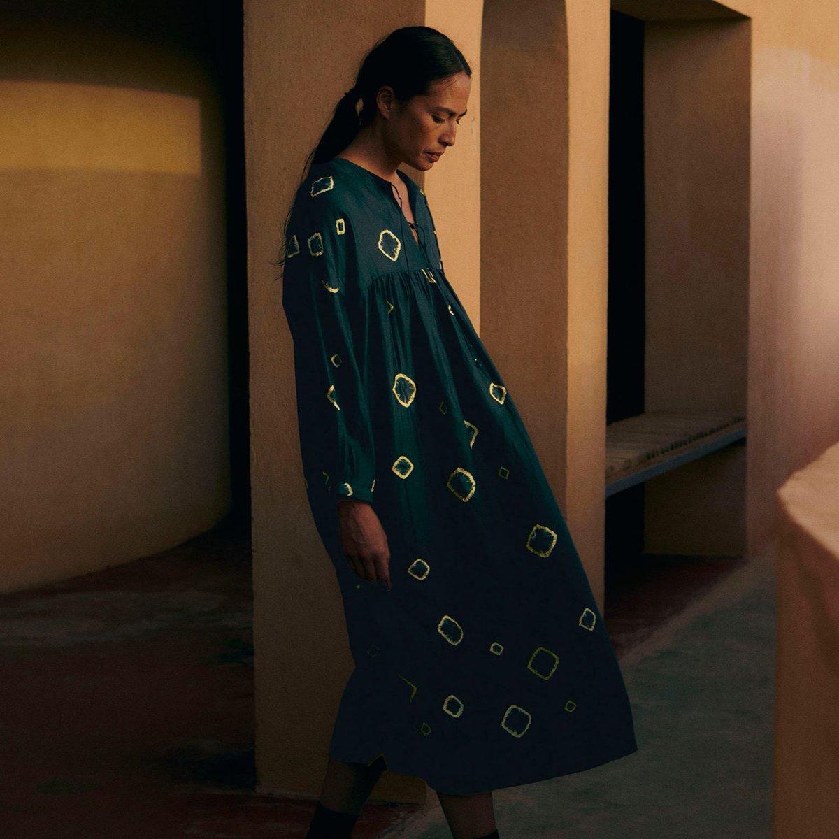 OIL &amp; LIME GREEN · Hand Shibori Silk Dress

Our silk dress is patterned by hand in India using the shibori technique, making each unique. The fabric is tied and knotted with yarn before dyeing, a resist-dyeing method which traces back thousands of years → buff.ly/3UkSl1s