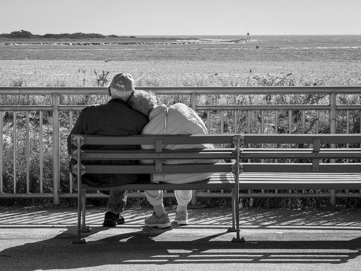 CPjanaro's tweet photo. It was a beautiful day yesterday, and I rode my bike to the Rockaway boardwalk to do some thinking. I grabbed a bench and a few pics watching the U.S. Army Corps of Engineers do their resiliency work.

Some #umarell vibes on my part, but I get it. https://t.co/l2dNy5LTxV