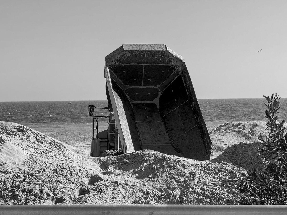 CPjanaro's tweet photo. It was a beautiful day yesterday, and I rode my bike to the Rockaway boardwalk to do some thinking. I grabbed a bench and a few pics watching the U.S. Army Corps of Engineers do their resiliency work.

Some #umarell vibes on my part, but I get it. https://t.co/l2dNy5LTxV