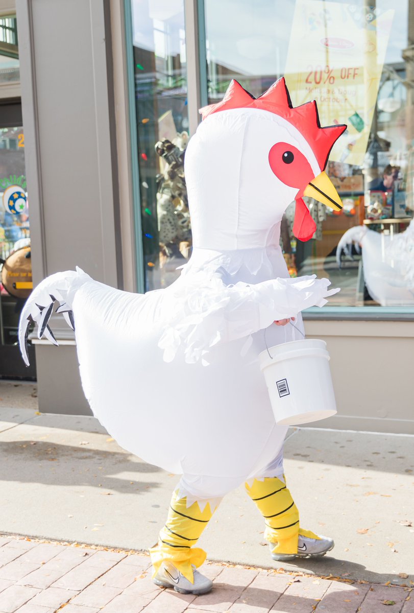 👻 Throwback to last year's Downtown Trick or Treat! 🎃 Can’t wait to see you this Sunday, Oct. 27th from 1-3pm! 🍬👻 Check out the details here: buff.ly/3XU9tx4