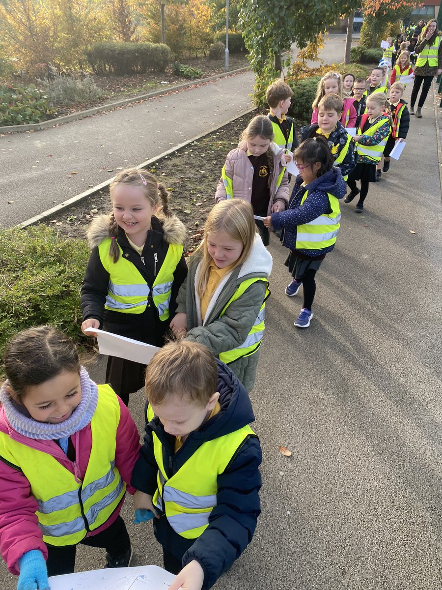 EastfieldPSHull's tweet photo. #1AW2024 had a super last day at school on our trip to the park. Pupils used maps to navigate their way there, found natural and man-made features around the park and had lots of fun playing in the playground to help them with drawing their own maps back at school! #epsgeography https://t.co/r1wsLxd3A0