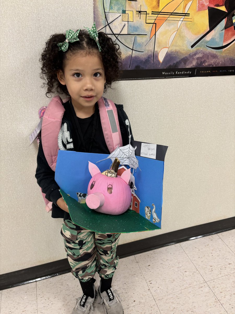 Anderson_LMC's tweet photo. I spy 🕵🏾with my librarian eye storybook character 🎃 pumpkins!!  @aldinelibraries @Primary_AISD @kujawa_primary #AldineImpact https://t.co/pgVYYPR672