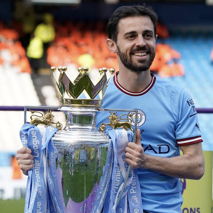 cityreport_'s tweet image. Oleksandr Zinchenko on holidaying in Southern France the summer after he left #ManCity: “I saw on Instagram that Bernardo Silva was there as well. I texted him asking if he knew a pitch to do some exercises. He wrote back saying ‘For what, do you need a pitch?’, ‘I need to run’ I…