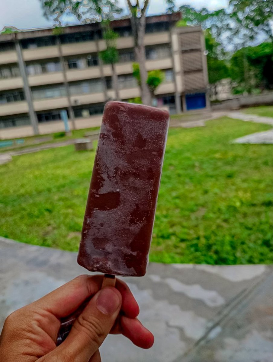 kimmsbguerrero's tweet image. He estado desaparecida pero recuerden que siempre pueden buscar sus helados en el @MAC_USBve en MyS pb a la derecha 🌈🍦 tenemos variedad de sabores para esta semana ❄️😌 sígueme en @kimheladitos