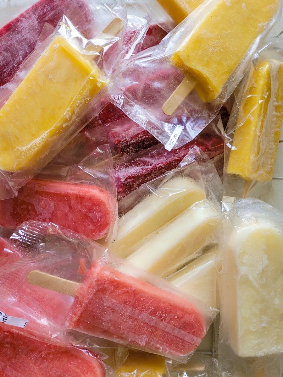 kimmsbguerrero's tweet image. He estado desaparecida pero recuerden que siempre pueden buscar sus helados en el @MAC_USBve en MyS pb a la derecha 🌈🍦 tenemos variedad de sabores para esta semana ❄️😌 sígueme en @kimheladitos