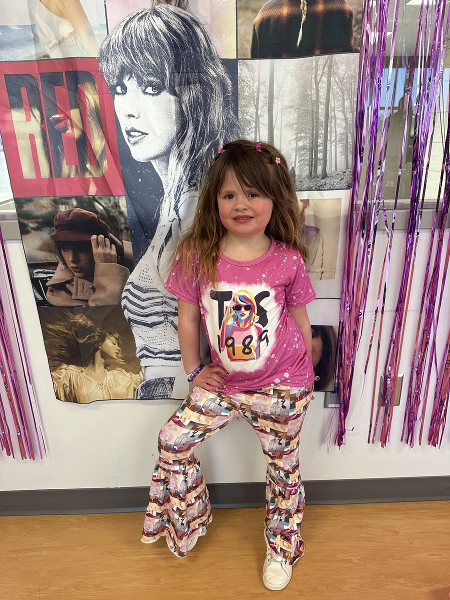 mrscmeyer's tweet photo. OH PLEEASEEE PICK ME. It’s my 6 year old daughter’s dream to see the Eras Tour. I would have the happiest girl sobbing with joy!!!!!! #fortheshoe https://t.co/EcjSprEcHL