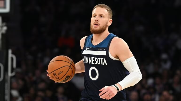#NBA 

1️⃣DiVincenzo +11.5 pts @ 1.75 | 2%

DDV autour des 30min en 6th man cette saison.
12.2pts sur la PS en 22min, il finit à 10pts en 32min sur le tip-off à 3/12, 2/4 LF.
Il retrouve un parquet qu’il connaît bien et le mu est cool, SAC 2nde pire déf extér (3P% opp) l’an passé.