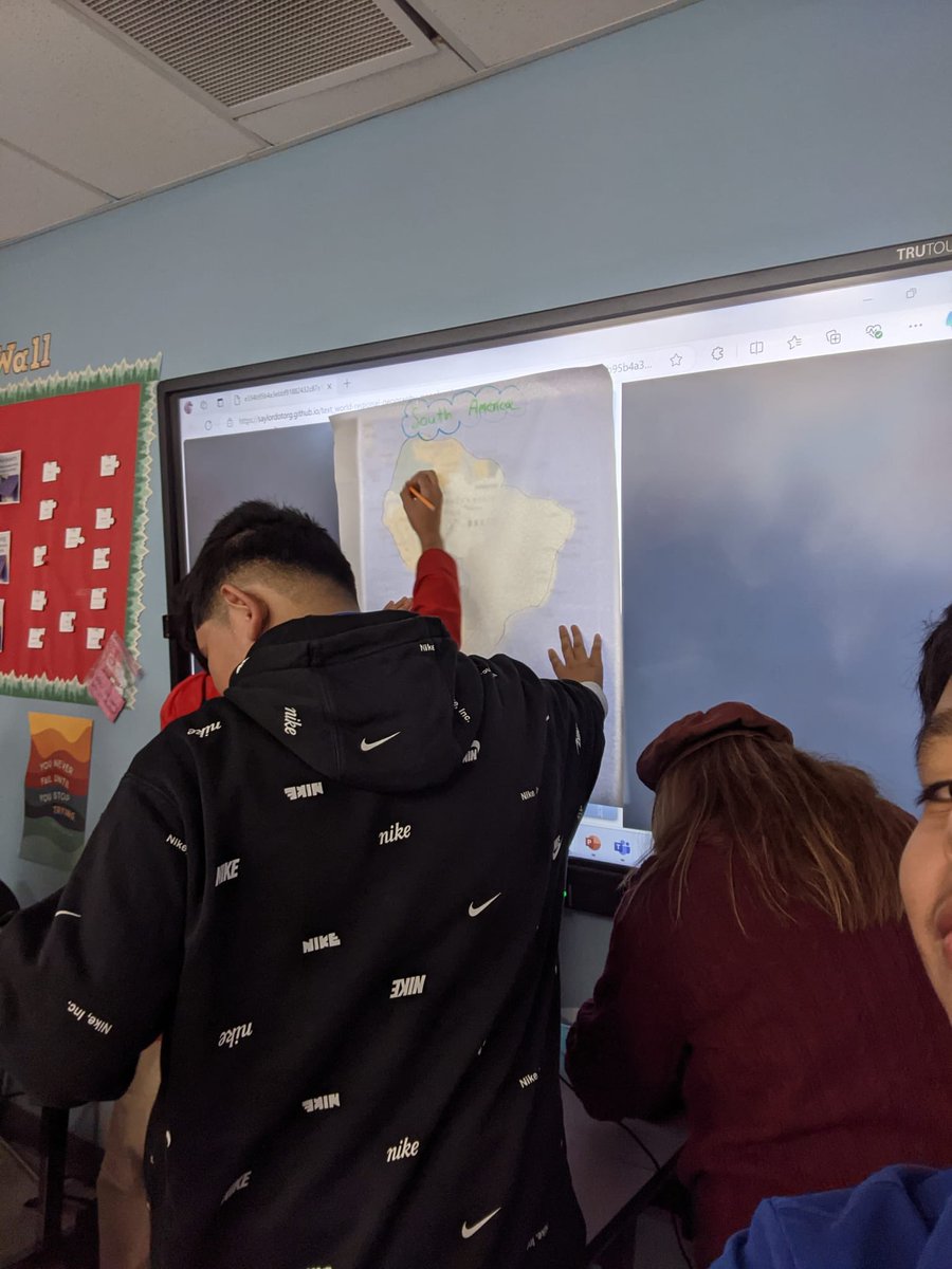 dianaareyes21's tweet photo. Love seeing how Ms. Espinoza supports her students in completing their projects for Social Studies 🗺️📍@swschoolstx @LGSA_SWPS https://t.co/1B2T5IRhqF