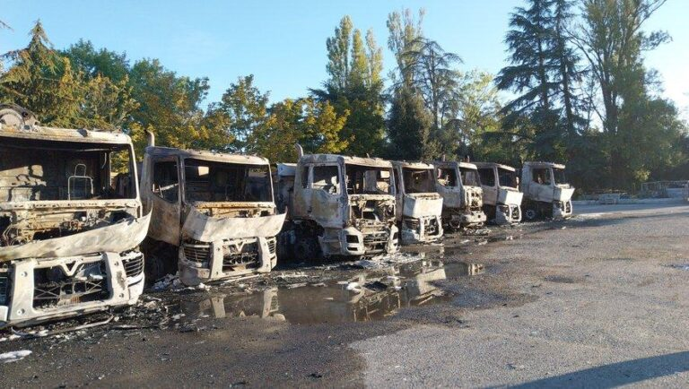 TracTerrorism's tweet image. #Arsonists Set Seven Trucks Ablaze in Protest of A69 #Highway at Spie #Batignolles in #Toulouse, #France 
Read more: trackingterrorism.org/chatter/arsoni…