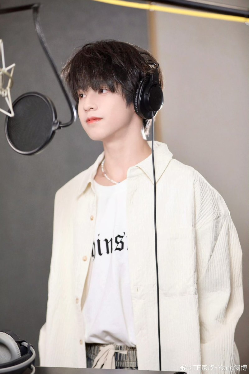 YangHanbo_TH's tweet photo. 2024.10.07 #杨涵博 | Weibo update！🍔 

 ต่อไปจะมีเพลงเพราะๆ ให้ทุกคนได้ฟังอีกเยอะ เพราะฉะนั้นผมก็จะพยายามต่อไป หวังว่าทุกคนจะชอบเพลงนี้นะ!!

🔗：https://t.co/lte1oPIF5B

#YangHanbo #หยางหานป๋อ #TFFamily https://t.co/4V1yakBkz5