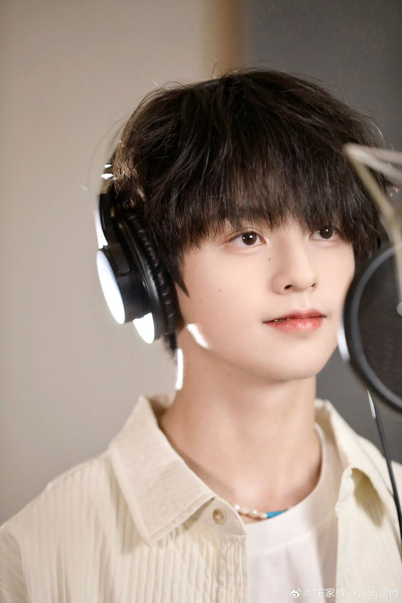 YangHanbo_TH's tweet photo. 2024.10.07 #杨涵博 | Weibo update！🍔 

 ต่อไปจะมีเพลงเพราะๆ ให้ทุกคนได้ฟังอีกเยอะ เพราะฉะนั้นผมก็จะพยายามต่อไป หวังว่าทุกคนจะชอบเพลงนี้นะ!!

🔗：https://t.co/lte1oPIF5B

#YangHanbo #หยางหานป๋อ #TFFamily https://t.co/4V1yakBkz5