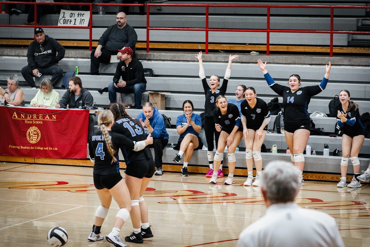 We won Sectionals ‼️ It's a big win, especially for our Seniors to go out like this. 

Regionals vs Jimtown this weekend. Go Wolves 💪🏼

#highschoolvolleyball 
#volleyballgirl #OH
<a href="/PrepDigIN/">Prep Dig Indiana</a> 
<a href="/MaxPreps/">MaxPreps</a> #co2027 #volleyballrecruit