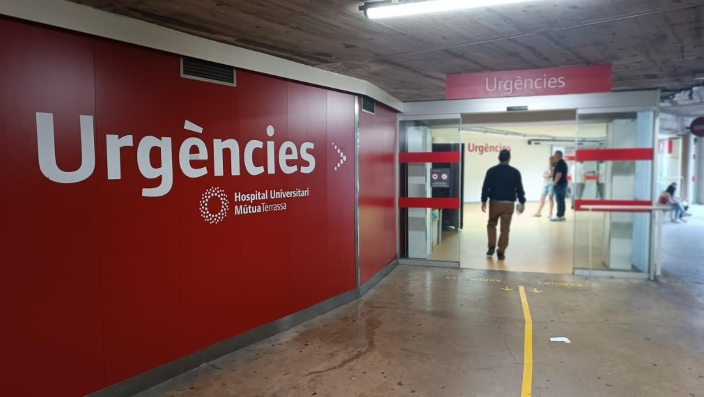 CanalTerrassa's tweet image. ⚫️| Mor una dona atropellada en un pas de vianants al carrer Amadeu de Savoia, a #CanBoada 

👁‍🗨Tot i ser traslladada a MútuaTerrassa, els politraumatismes i el fort cop al cap que havia patit li van causar la mort terrassadigital.cat/mor-una-dona-a… #Terrassa