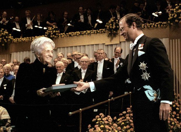 Rita Levi-Montalcini won the Nobel Prize for discovering nerve growth factor (NFG).

This is crucial for the growth and differentiation of nerve cells.

Even more impressive is that, at 100, she was still active in the scientific community.

Here's how she kept her brain young: