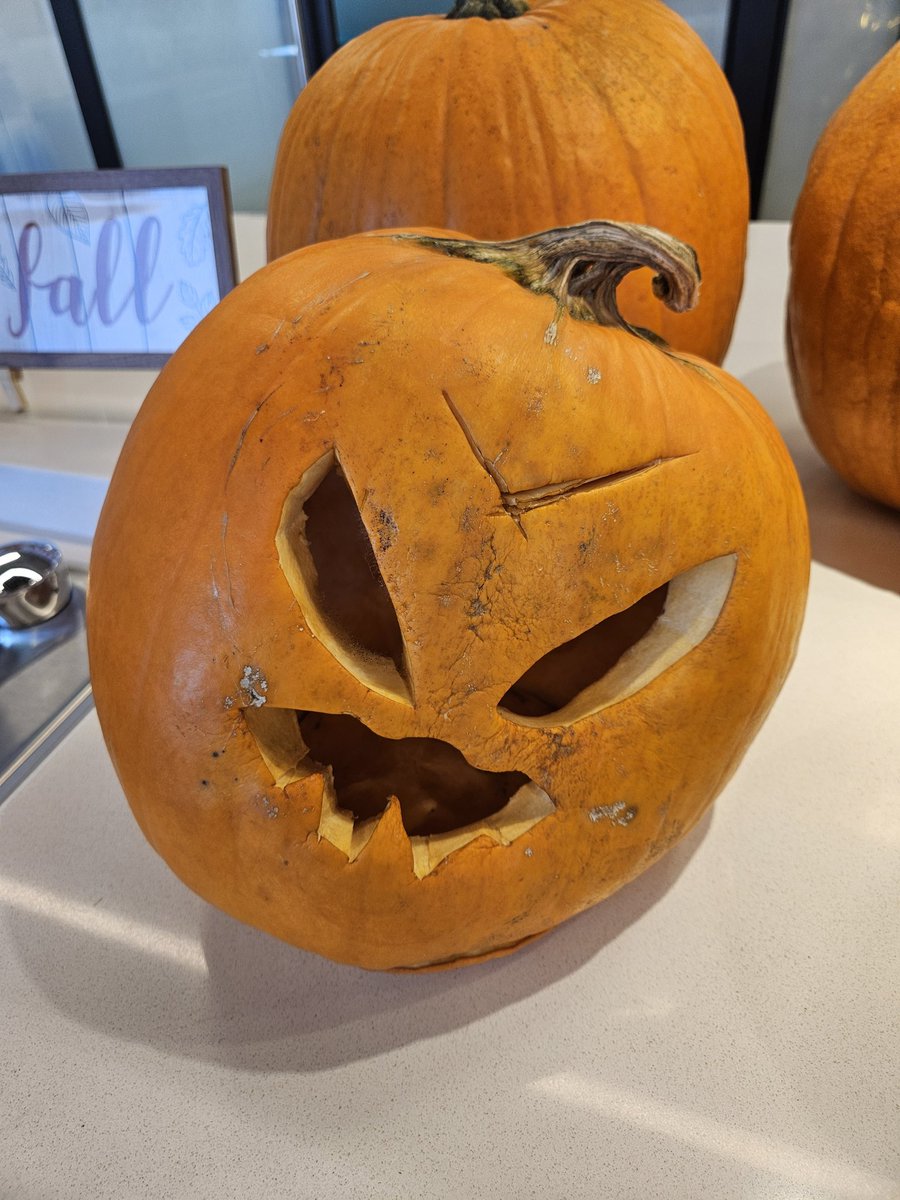 There is still time to join the Lethbridge Plasma Centres Pumpkin Carving Contest! Pick up your FREE pumpkin from our centre and bring it back carved by October 31st to enter and win a candy bouquet from How Sweet 🎃🍬🍫 <a href="/LifelineAlberta/">Canadian Blood Services - Alberta</a> #yql #Lethbridge #pumpkincarving