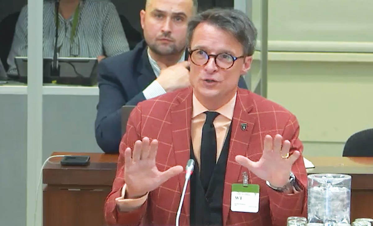 FoodProfessor's tweet image. Canadian dairy farmers dump enough milk each year to feed 4.2 million people, study says 

farmersforum.com/canadian-dairy…