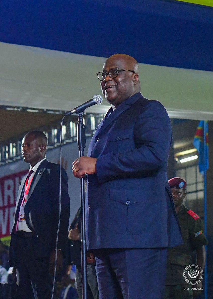 jessy_kabasele's tweet photo. Depuis hier je suis entrain de lire le fil d’actualité ici…
c’est la phrase OPPOSITION YA NZALA qui qui revient. Nous sommes Congolais, pour les kinois que je suis et le Président de la République un kinois coe moi, le terme #NZALA employé par @fatshi13 veut simplement dire « sans ambition, sans vision, sans initiative, sans ancrage,…». je ne comprends pas prquoi les gens font allusion aux biens matériels. Dans le Patois Kinois, ça voudrait dire simplement incapable de mobiliser. À kin, sauf mauvaise fois, les mots utilisés dans le Patois à divers sens loin du vrai signification. Il pouvait aussi dire… OPPOSITION YA MPIAKA. Peut-on dire de @moise_katumbi , @MartinFayulu , @DSESANGA ou @Mapon_Matata que Baza Batu ya nzala ou ya Mpiaka, je ne pense pas. C’est aussi ça la Kinoiserie « Ko Tuta BORDURE »
C’est ma lecture de cette phrase. #KinoisEtatDesprit
#AchacunSaComprehension