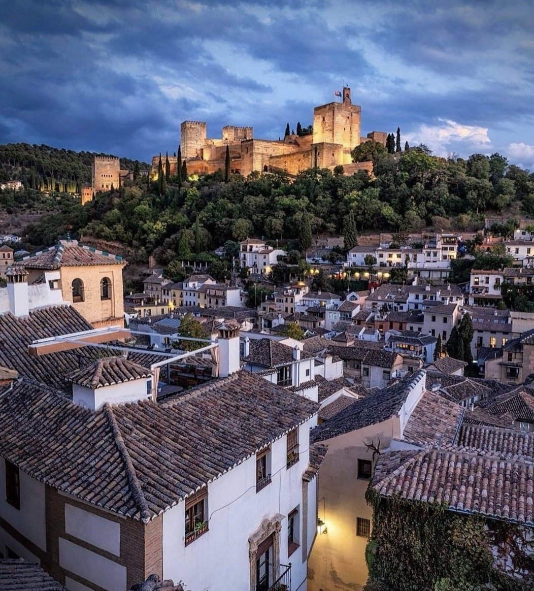 Alvaro_Arque's tweet photo. #Granada https://t.co/XafvqpYsyN