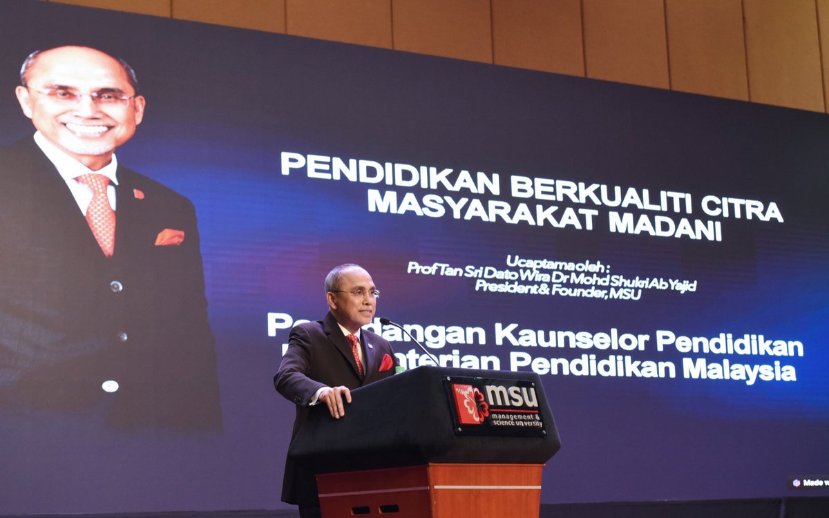 MohdShukriYajid's tweet photo. Pleased to deliver a plenary address at the Persidangan Kaunselor Pendidikan @KemPendidikan. Encouraged and resounded the significance of quality education as a way forward to bridge the gaps and ensure accessible and inclusive education for all. @MSUmalaysia  @YayasanMSU https://t.co/lRaZImLpiA