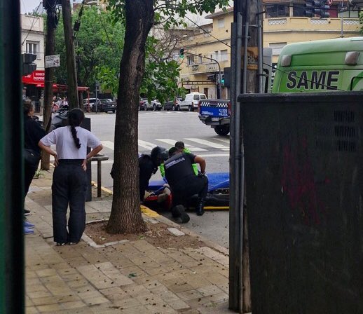 Tenía dos nenes y se quedaba sin laburo.

Le hacían tiktoks en la puerta del laburo burlándose de que lo echaban.

El liberalismo es una enfermedad mental por falta de comprensión comunitaria al haber crecido entre cuatro paredes y una pantalla, sin ningún tipo de amor paterno.