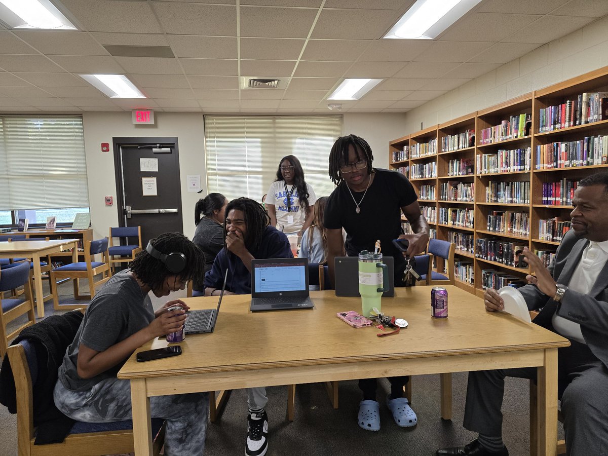 DrMutawally's tweet photo. College App Night was a success, paving the way for a bright future for the @scorebigTHS #seniors. Keep pushing, c/o 25! 🎓✨ #ClassOf2025 #CollegeBound #ThomasvilleHigh #ProgressTCS https://t.co/5ywCsx4esc
