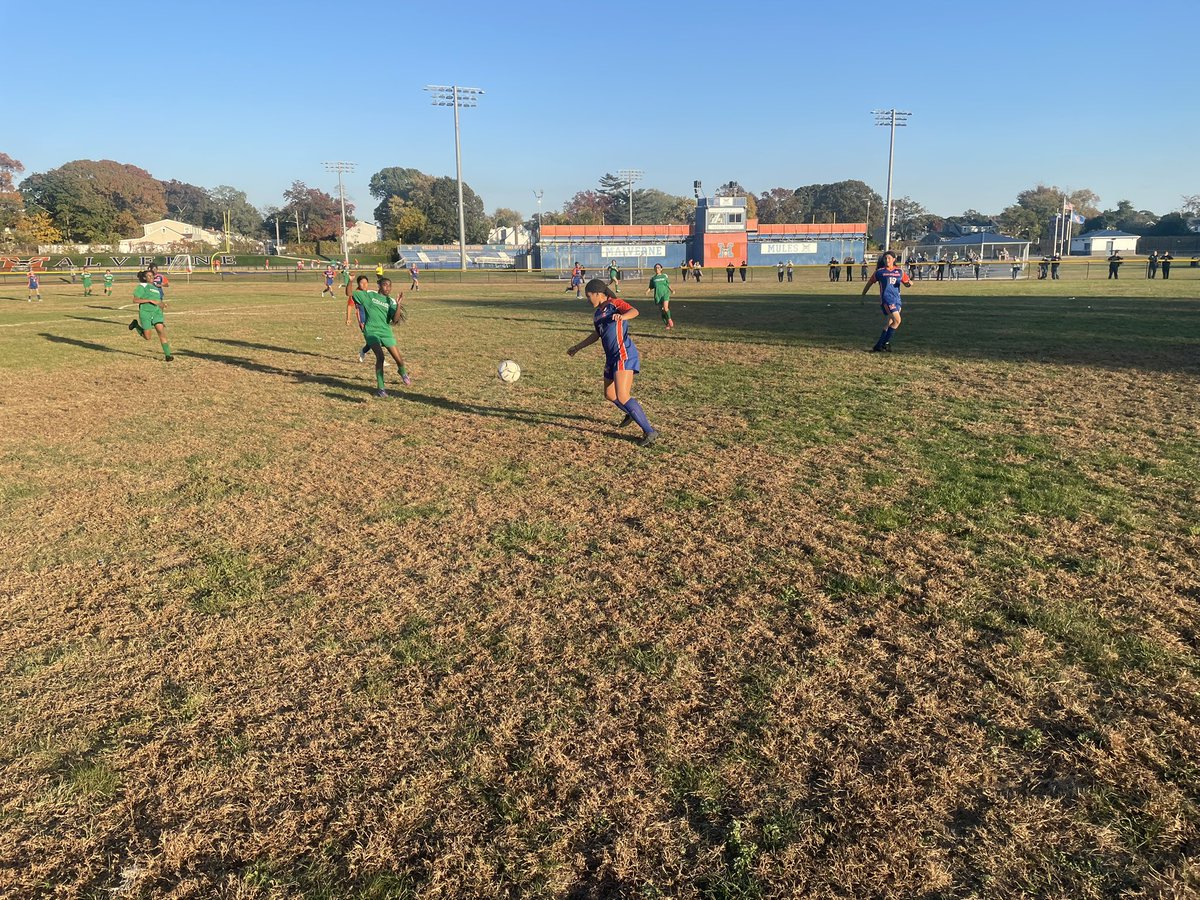 GoMHSMules's tweet photo. HTH Girls Soccer team taking on Evergreen Charter Academy @MalverneHS. ⚽️ #gomules #soccer @HTHMiddleSchool @MalverneUFSD https://t.co/QYPkPYuH7G